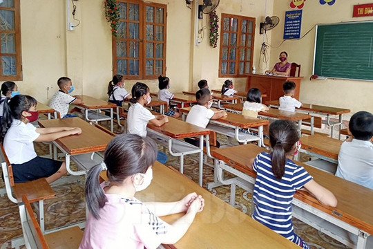 Chỉ có 160/375 học sinh dự tuyển được vào học lớp 6 Trường THCS Vũ Hữu